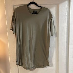 Cuts curve hem tee